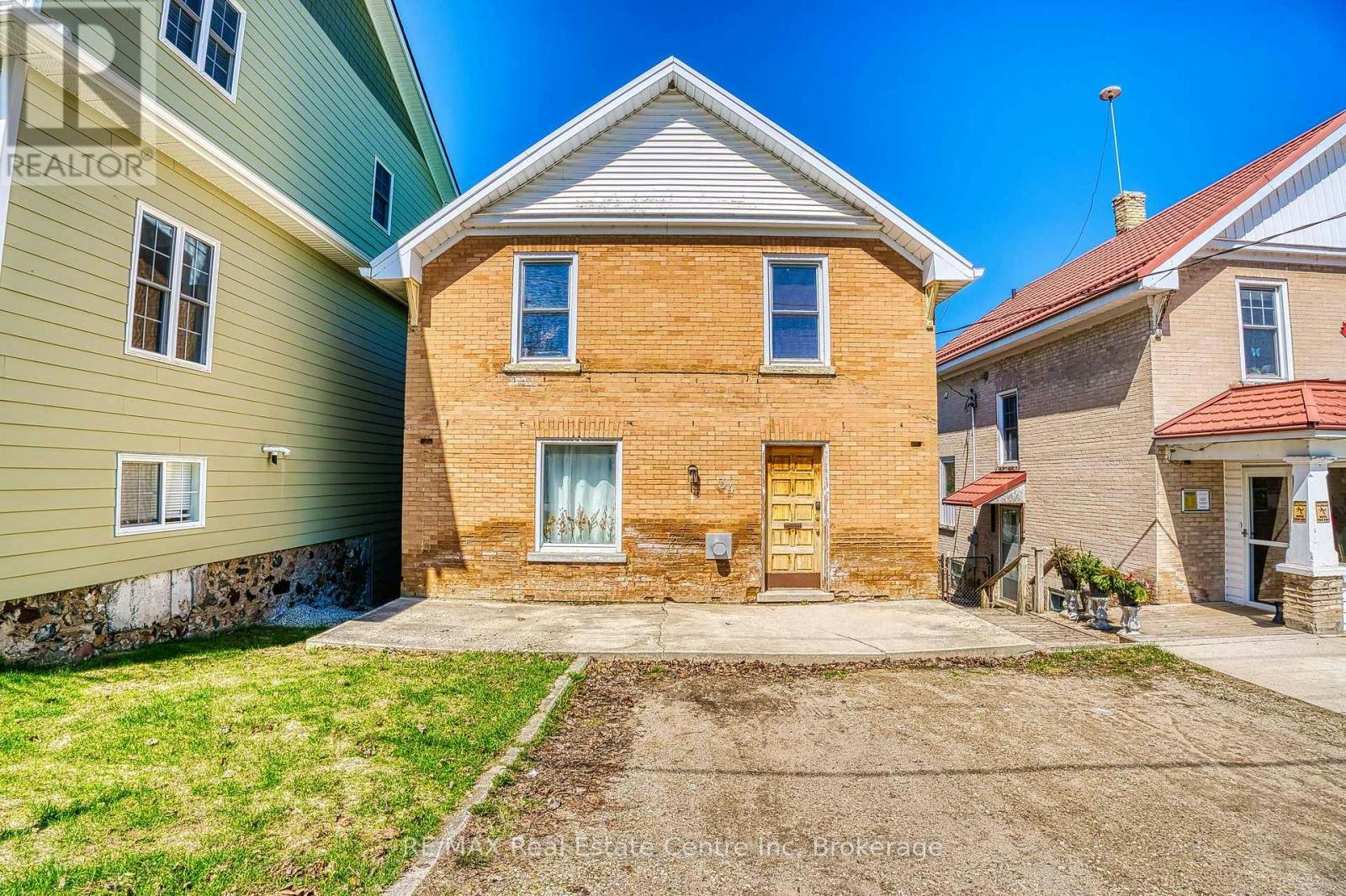34 Wellington Street, Mapleton, ON, N0G 1P0