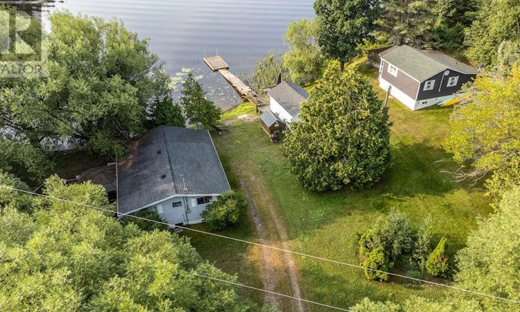 18-20 Voyageur Road