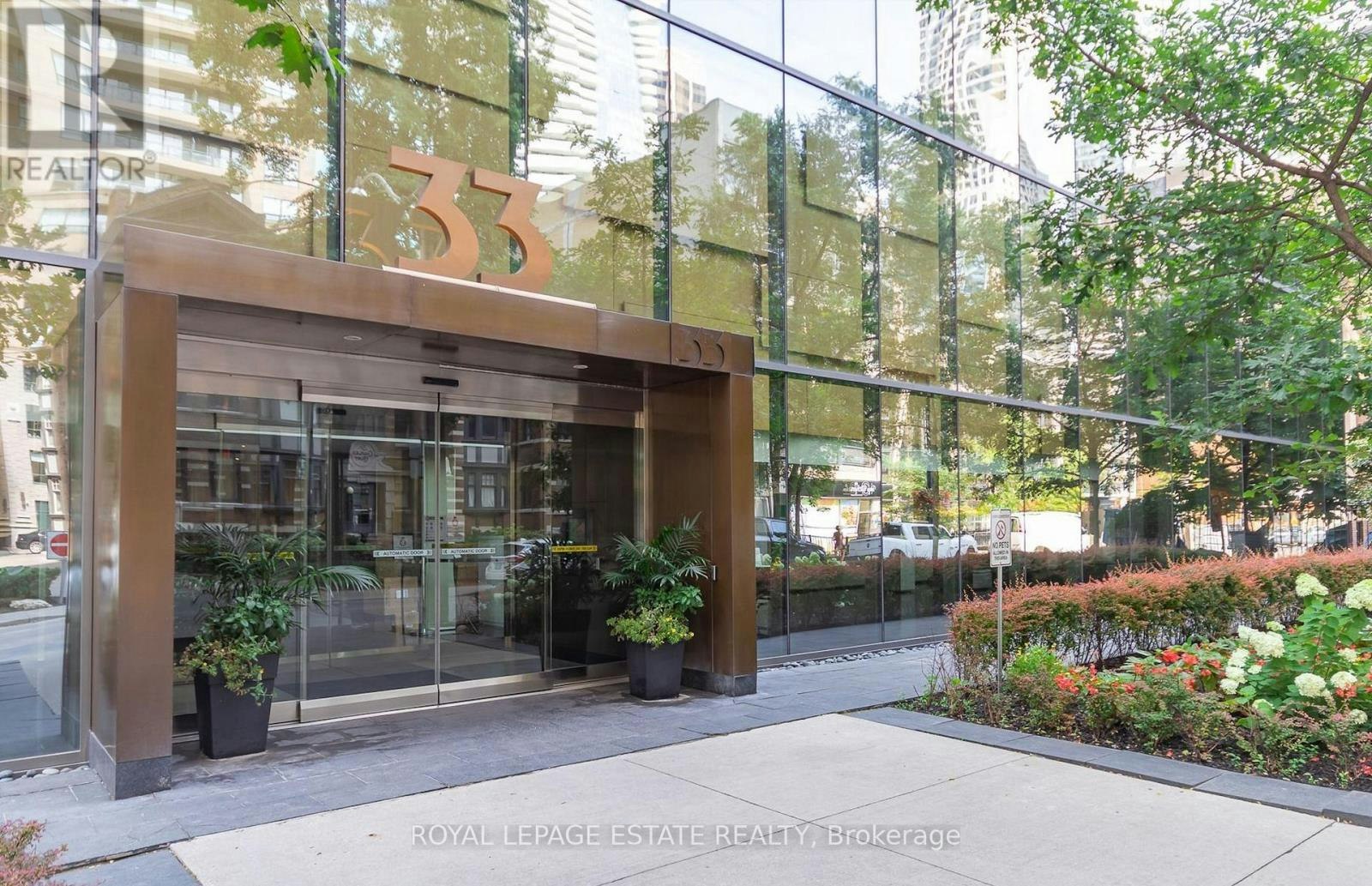 910-33 Charles Street E, Toronto, ON, M4Y 0A2