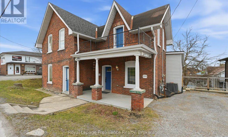 209 Dundas Street E