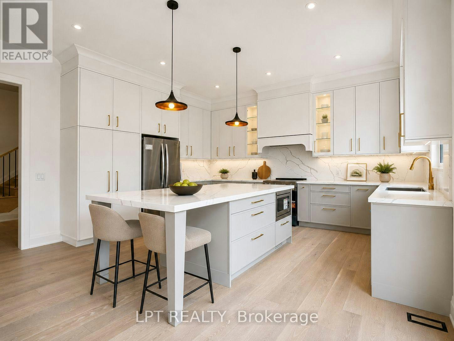 3 Richmond Park Drive, Georgina, ON, L4P 0H2