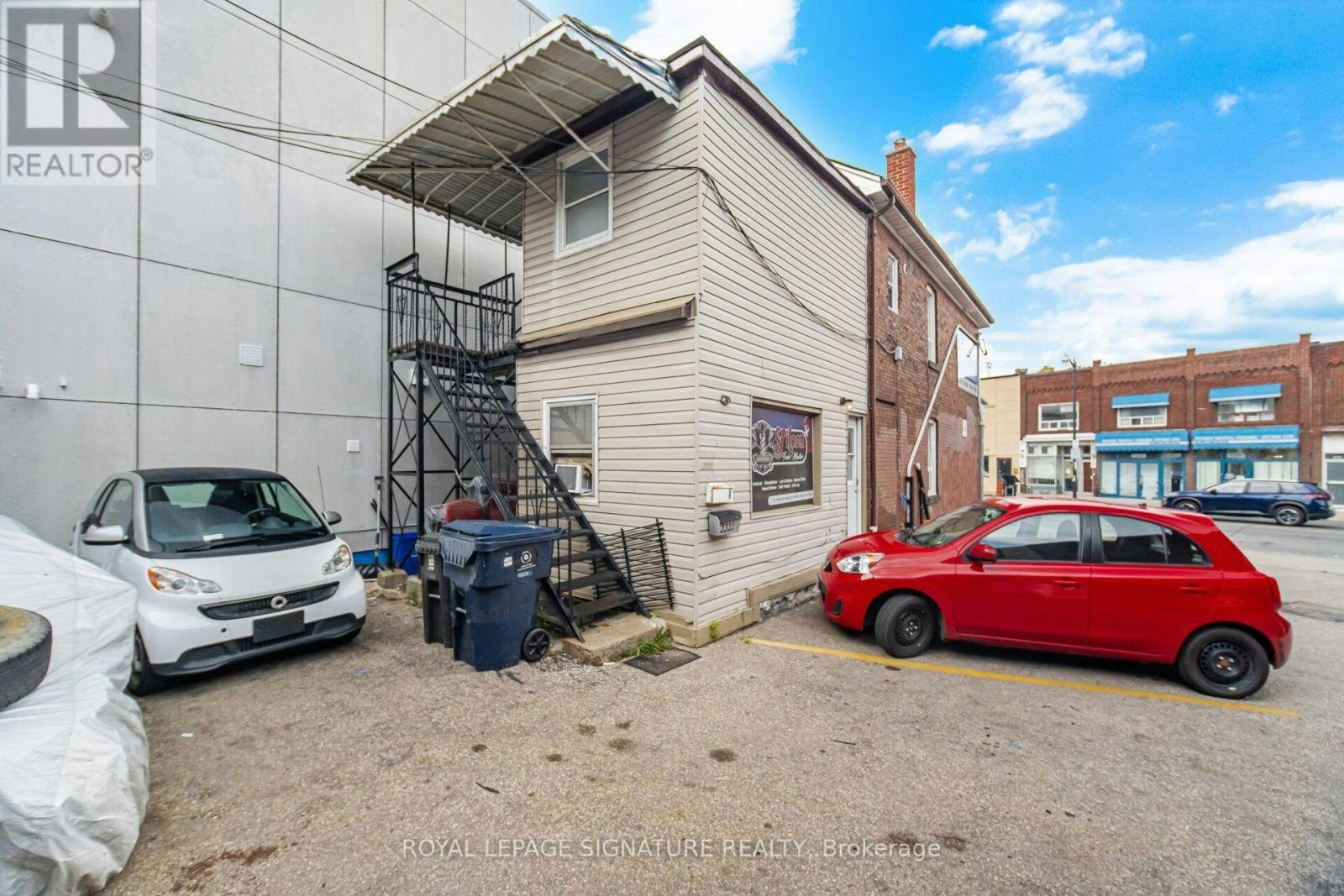 3331 Dundas Street W, Toronto, ON, M6P 2A6