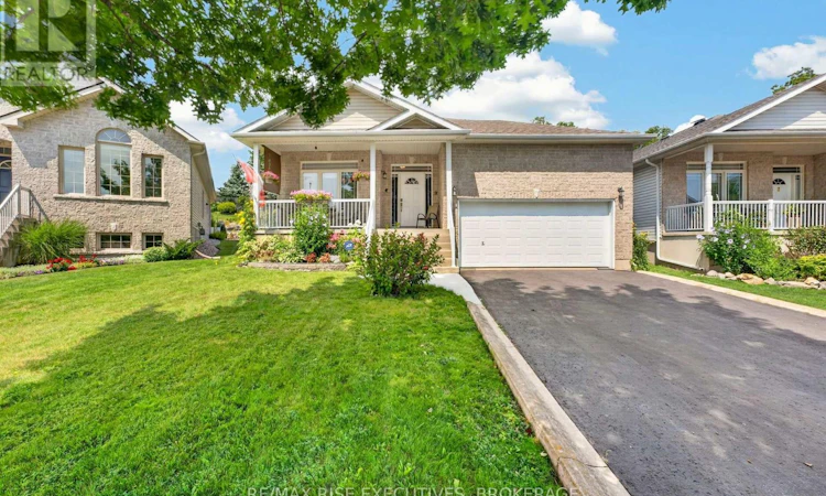 550 Weston Crescent