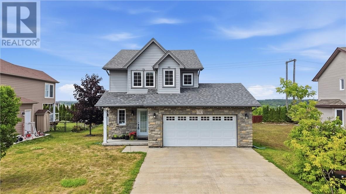 32 Field Crescent North, Greater Sudbury, ON, P3B 0C2
