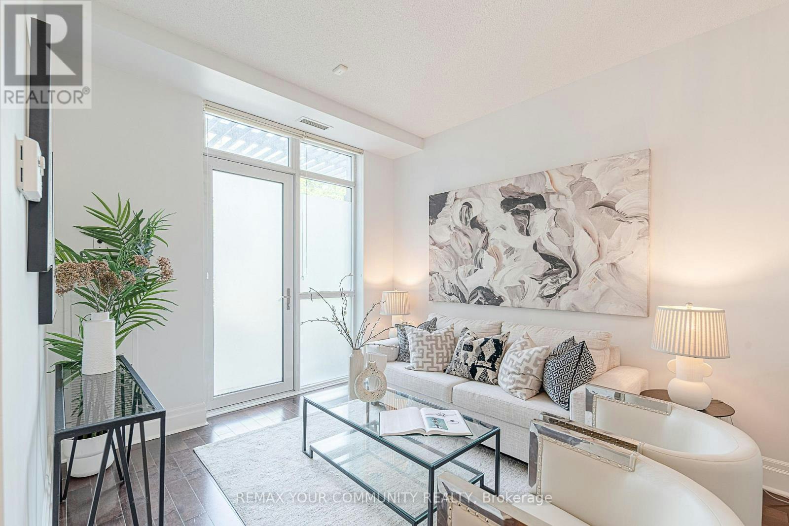 102-39 Upper Duke Crescent, Markham, ON, L6G 0B8