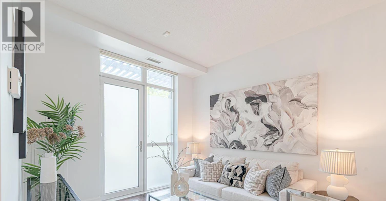 102-39 Upper Duke Crescent, Markham, ON, L6G 0B8