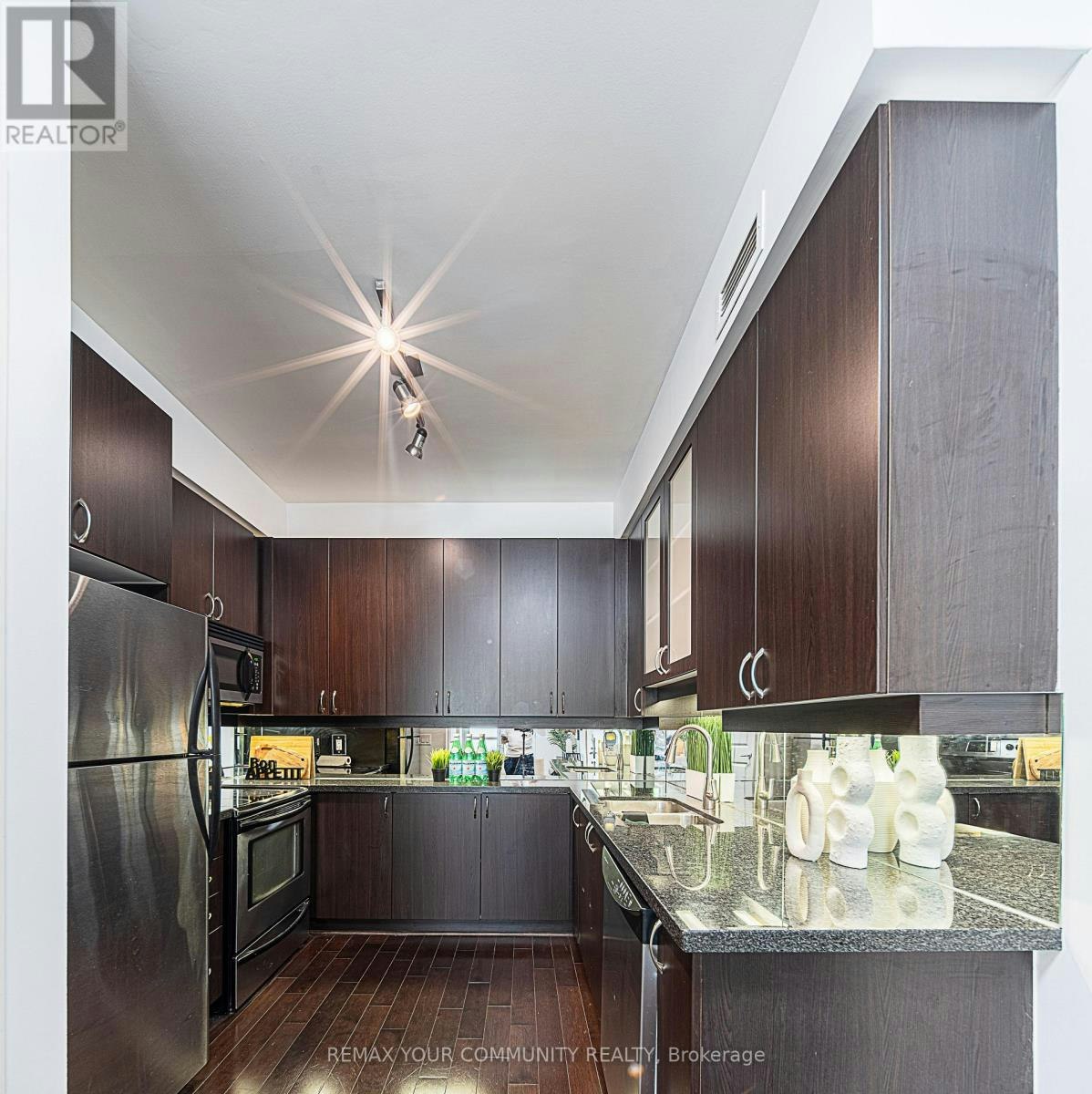 102-39 Upper Duke Crescent, Markham, ON, L6G 0B8 - 4