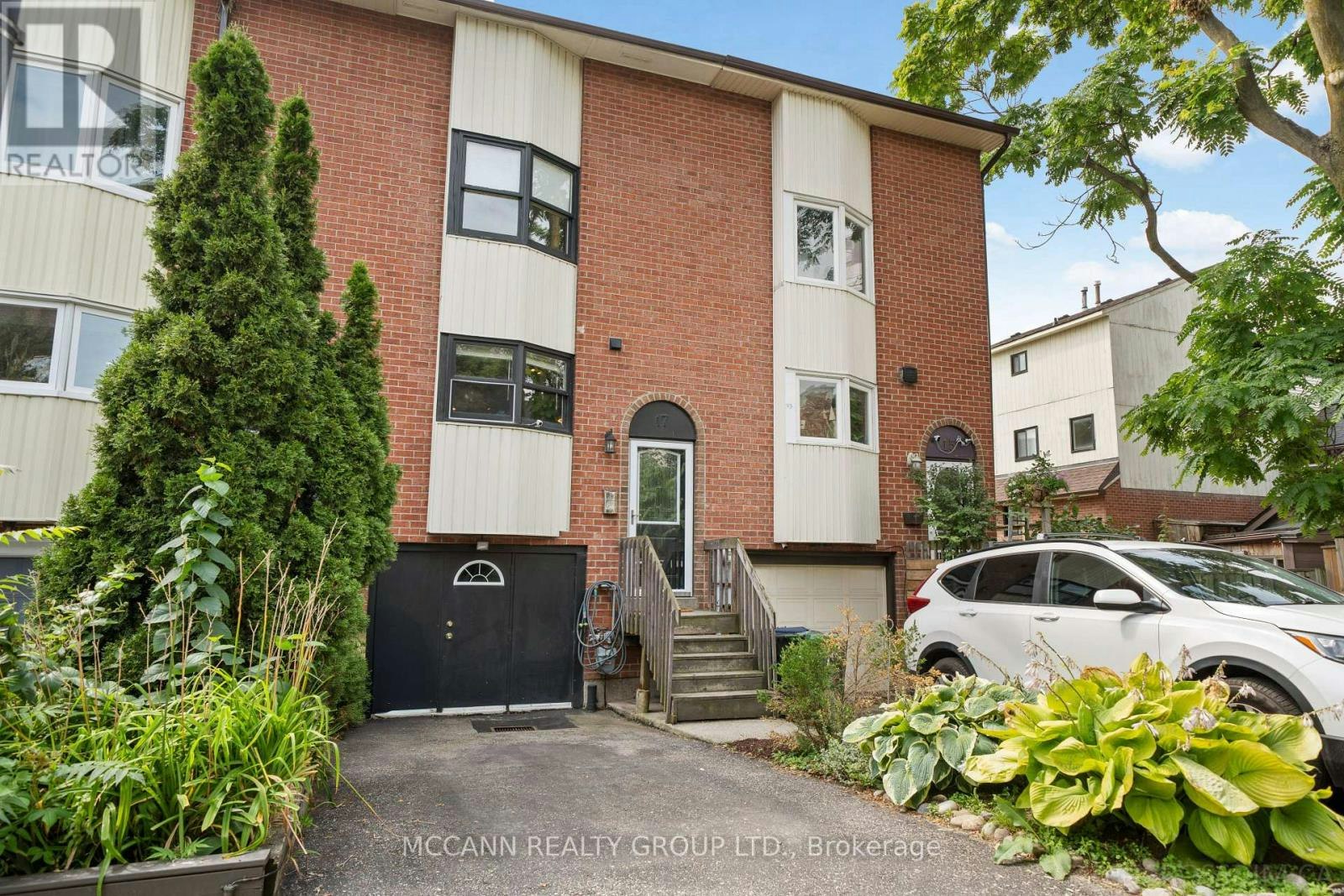 17 Sydenham Street, Toronto, ON, M5A 4H4