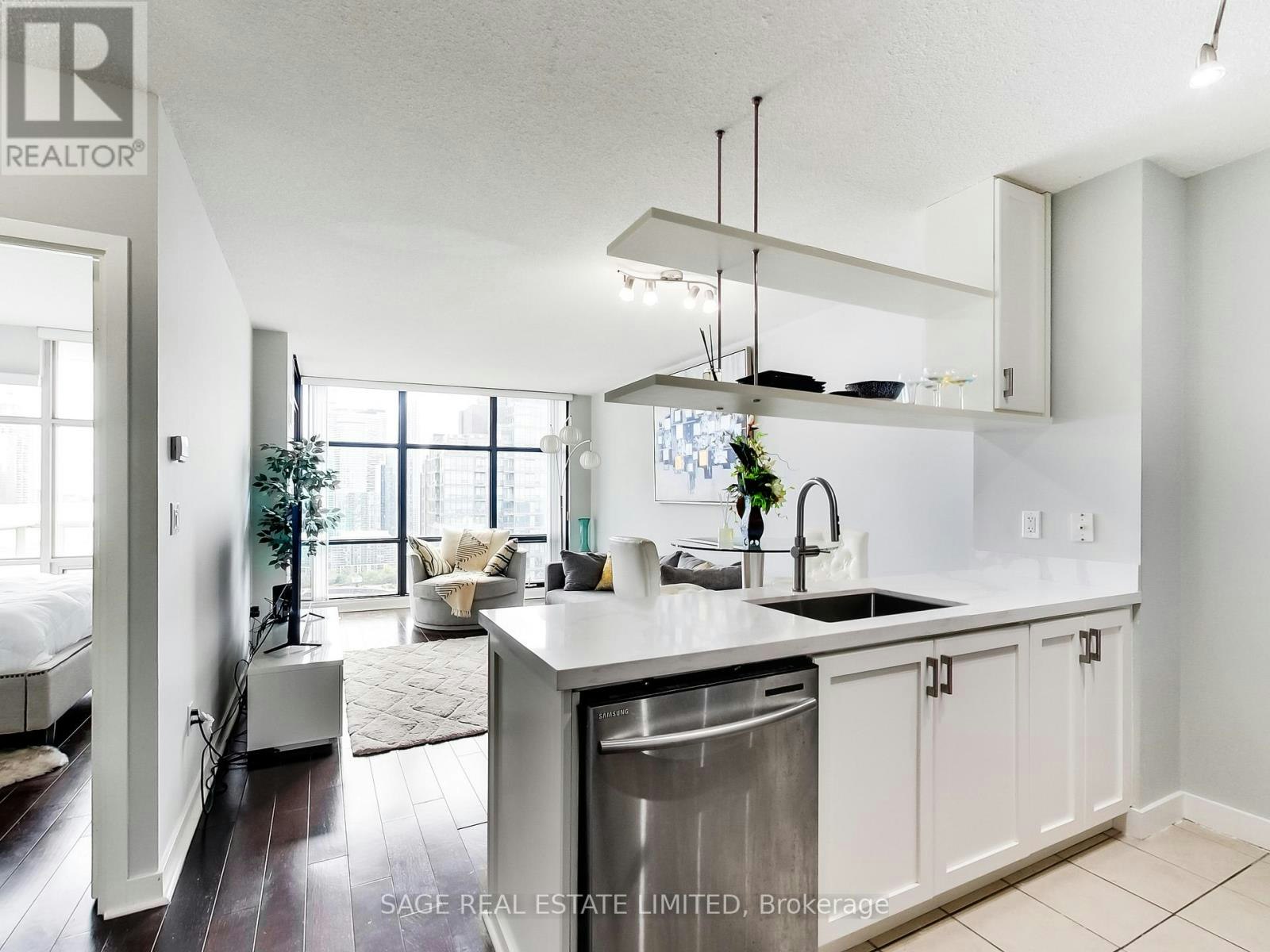 3707-35 Mariner Terrace, Toronto, ON, M5V 3V9 - 3