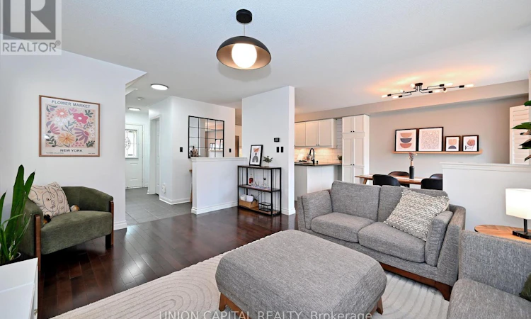32 Regatta Crescent