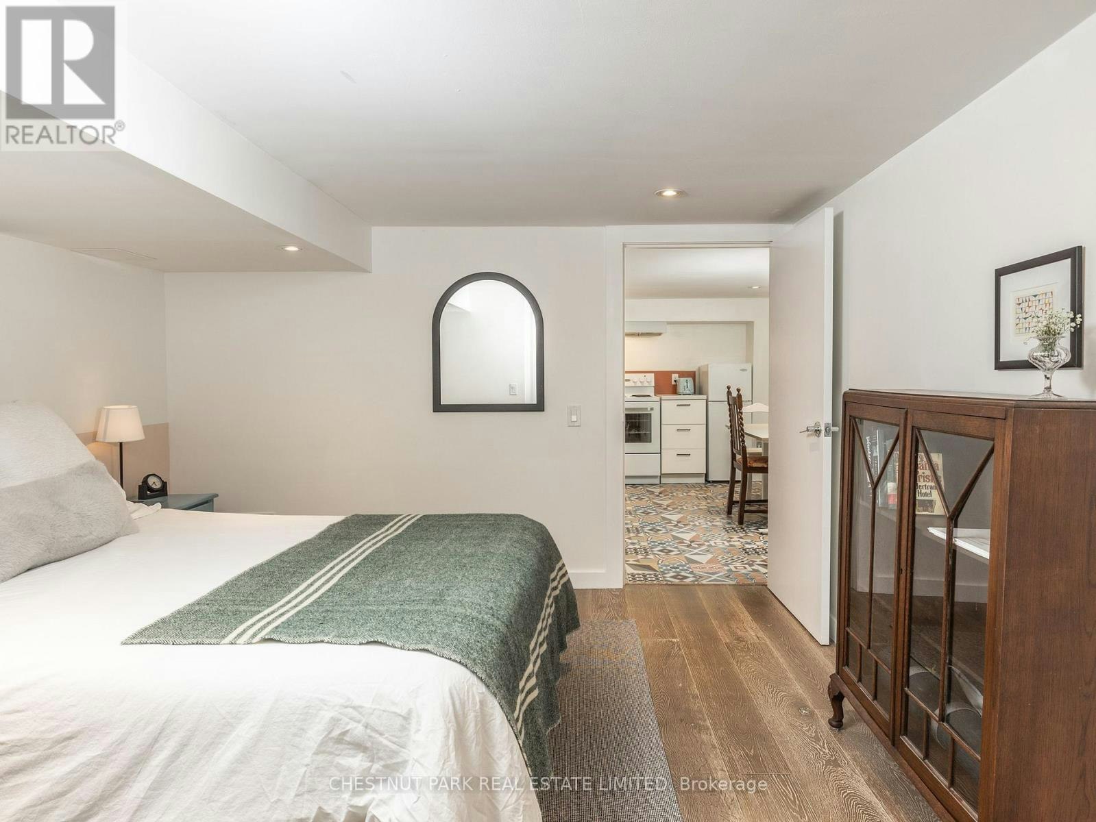 1654 Gerrard Street E, Toronto, ON, M4L 2A8