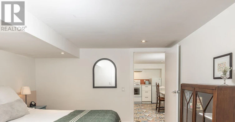 1654 Gerrard Street E, Toronto, ON, M4L 2A8 - 2