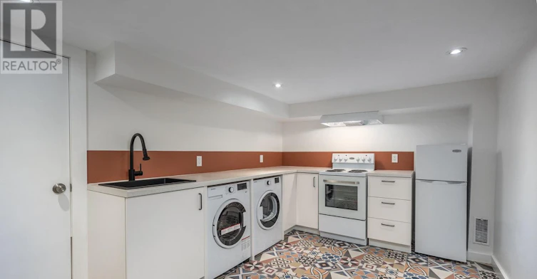 1654 Gerrard Street E, Toronto, ON, M4L 2A8 - 11