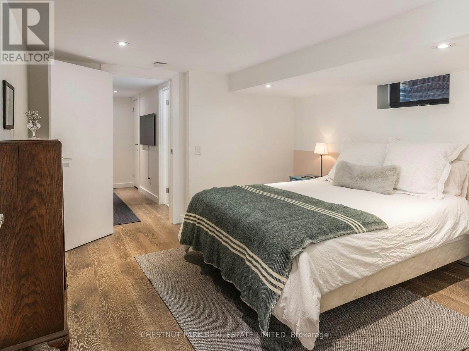 1654 Gerrard Street E, Toronto, ON, M4L 2A8 - 3