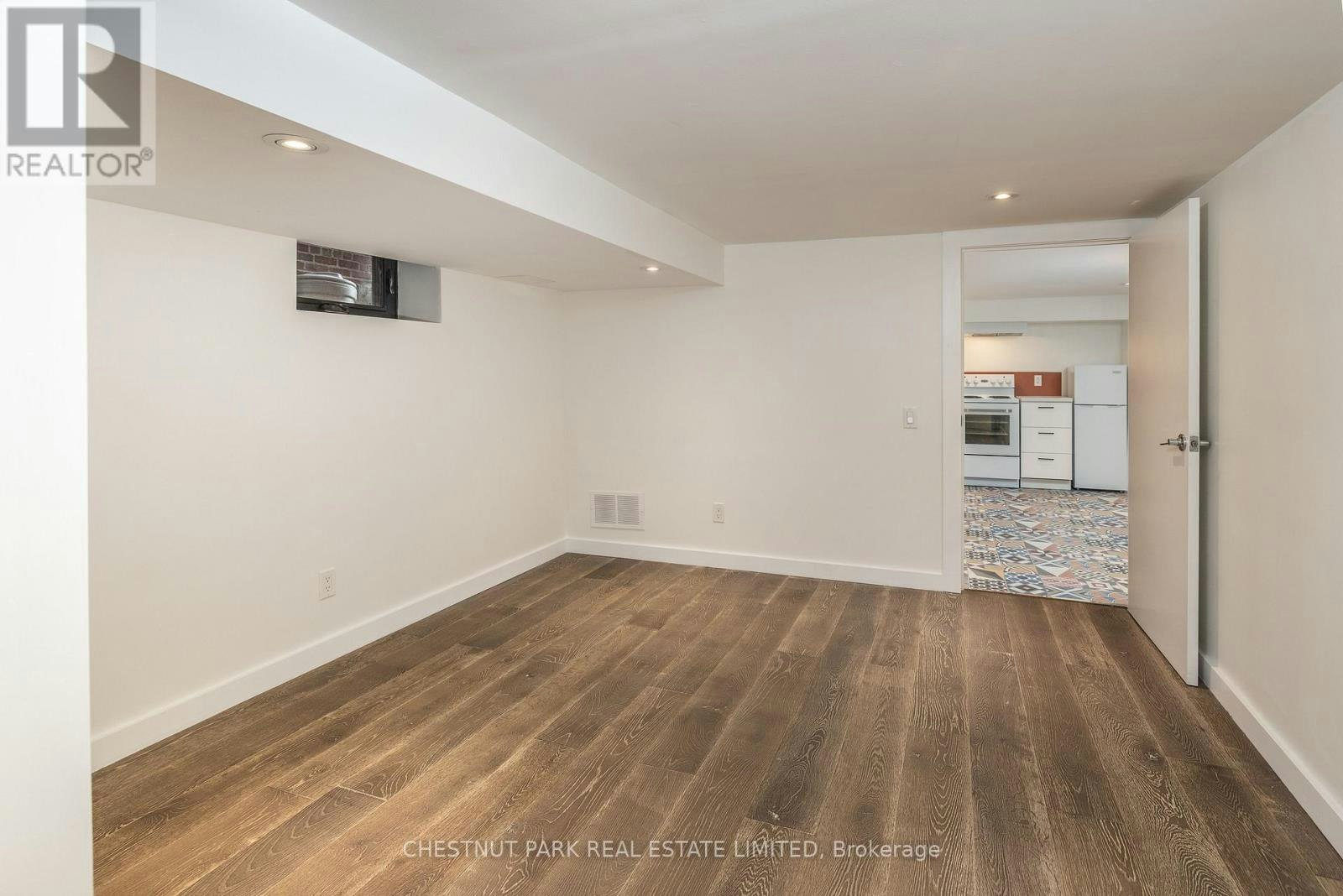 1654 Gerrard Street E, Toronto, ON, M4L 2A8 - 14