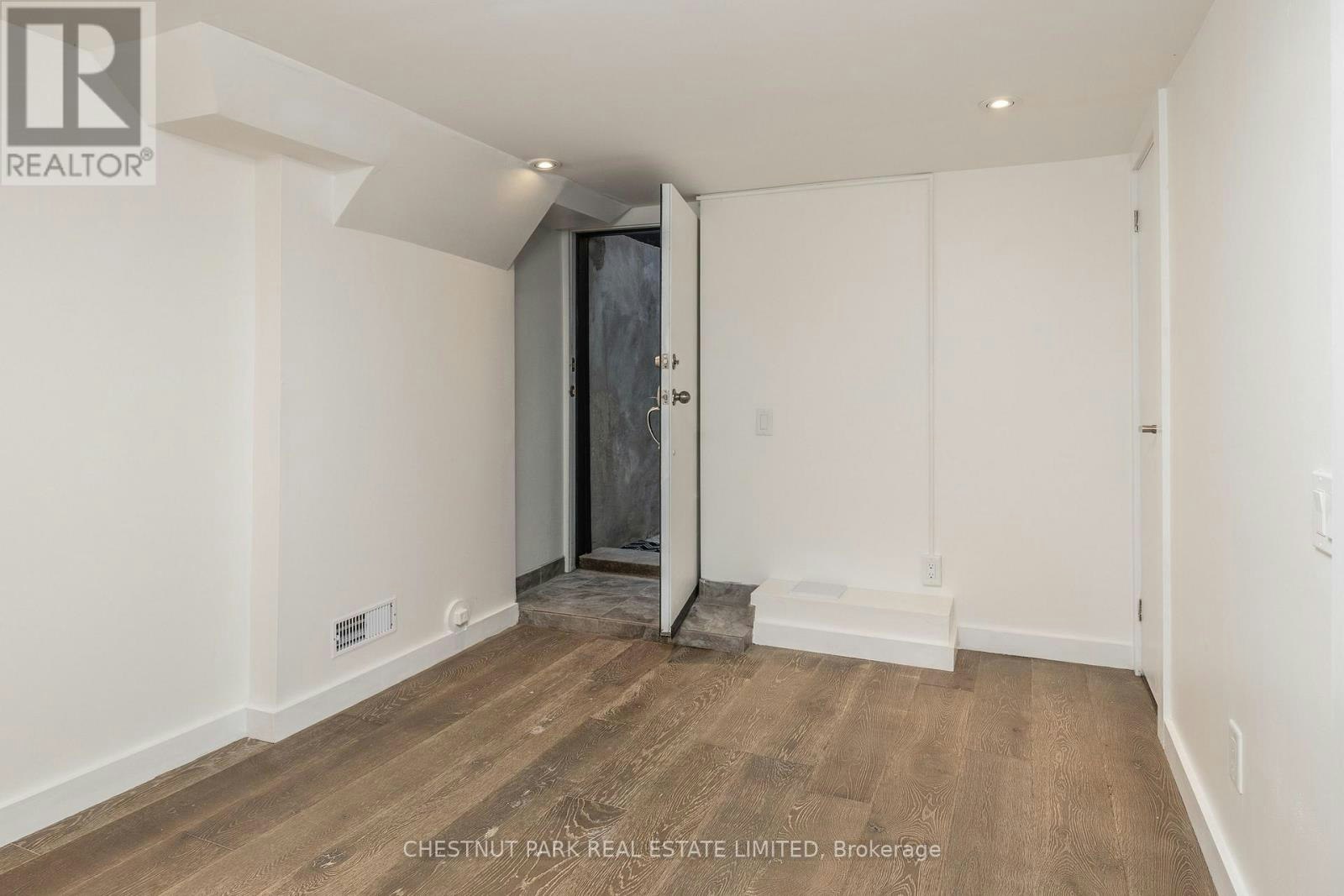 1654 Gerrard Street E, Toronto, ON, M4L 2A8 - 19