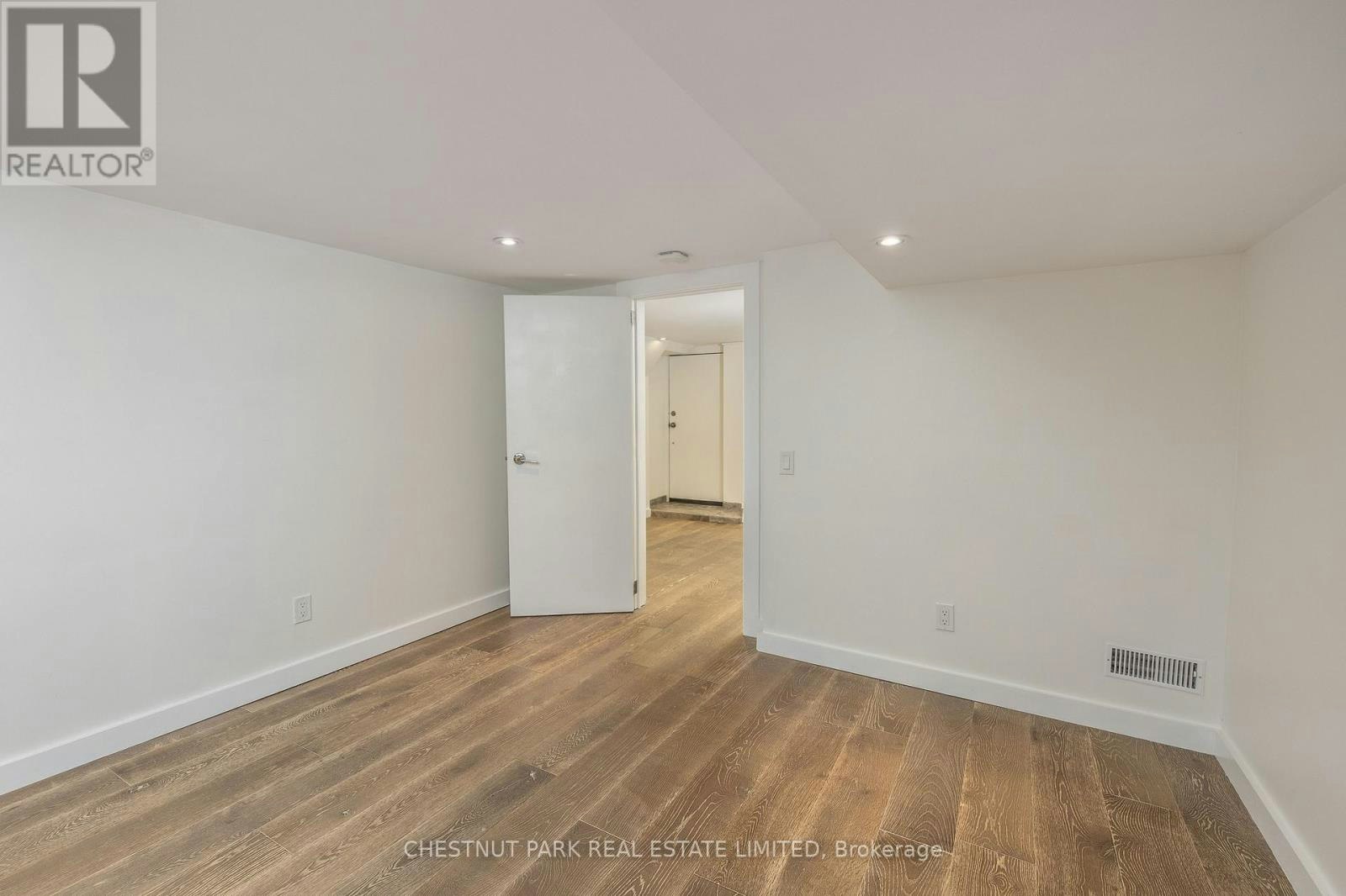 1654 Gerrard Street E, Toronto, ON, M4L 2A8 - 16