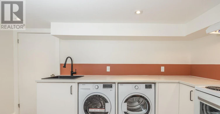 1654 Gerrard Street E, Toronto, ON, M4L 2A8 - 12