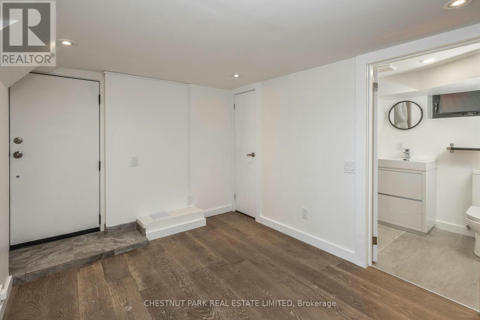 1654 Gerrard Street E, Toronto, ON, M4L 2A8 - 18
