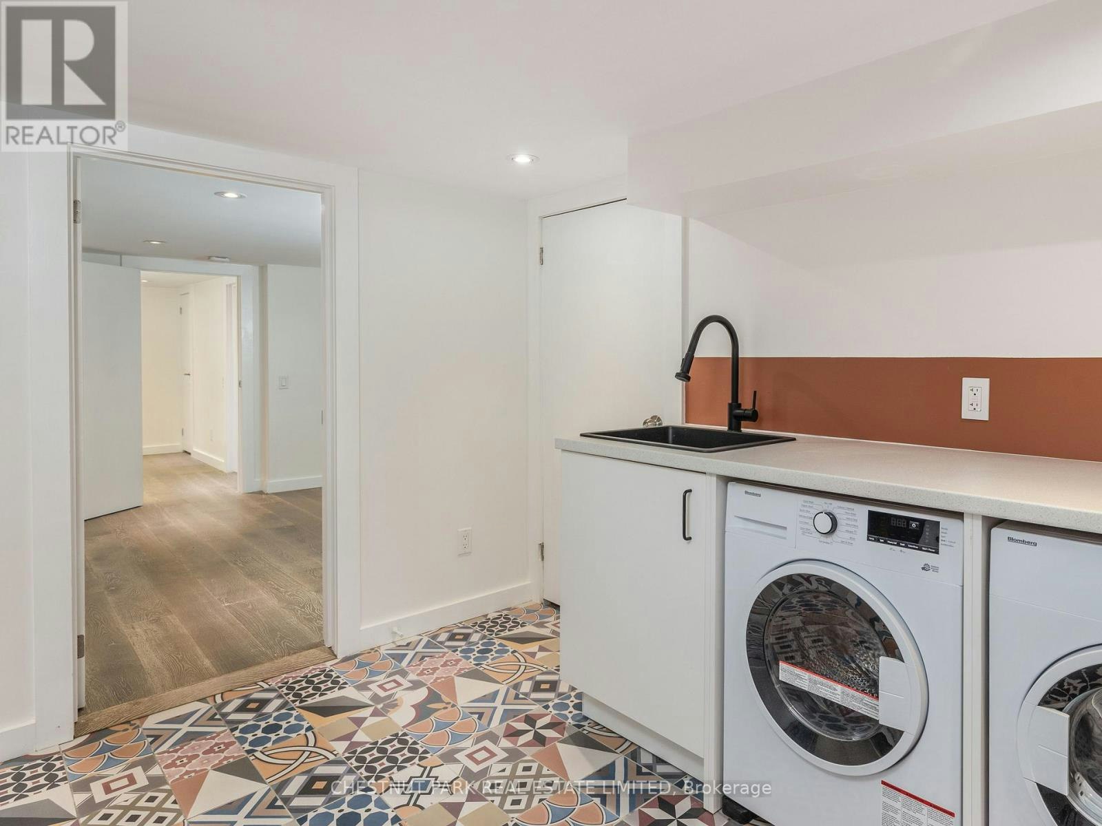 1654 Gerrard Street E, Toronto, ON, M4L 2A8 - 13