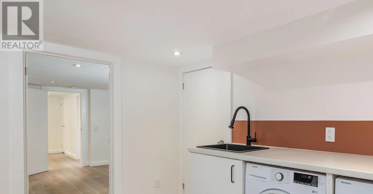 1654 Gerrard Street E, Toronto, ON, M4L 2A8 - 13