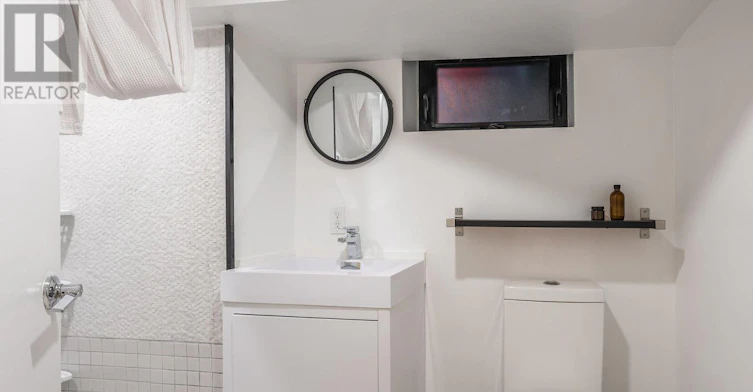 1654 Gerrard Street E, Toronto, ON, M4L 2A8 - 7