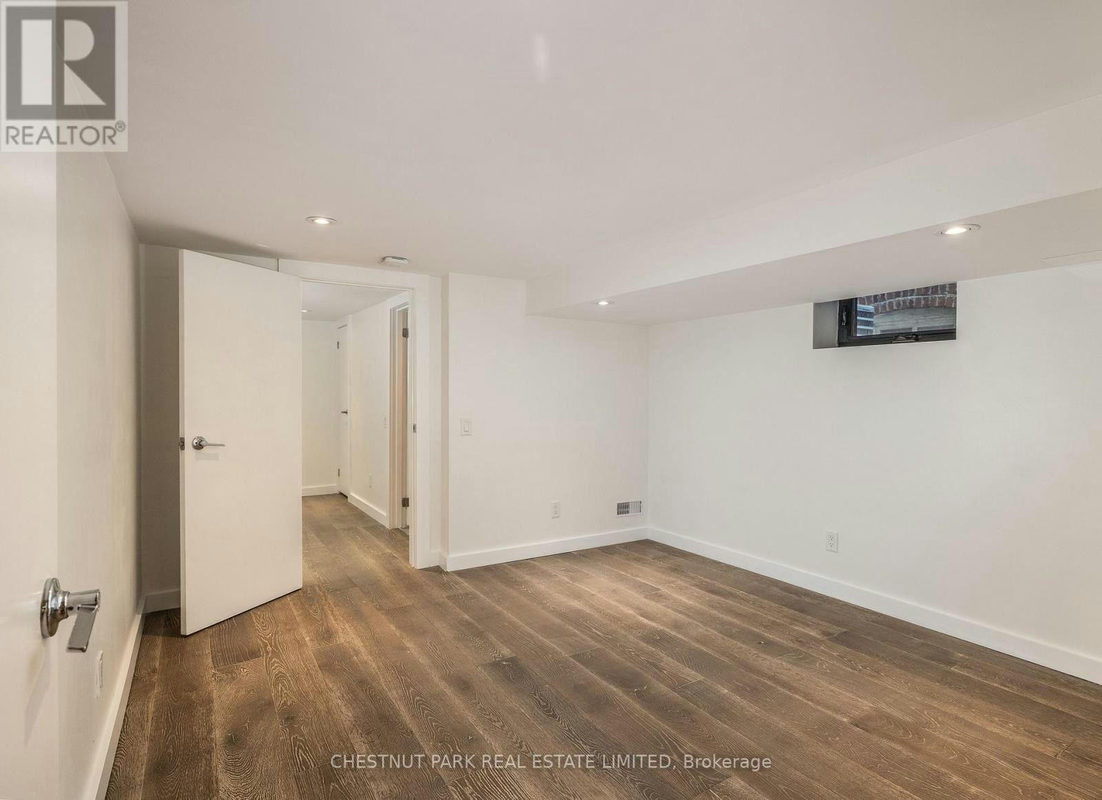 1654 Gerrard Street E, Toronto, ON, M4L 2A8 - 15