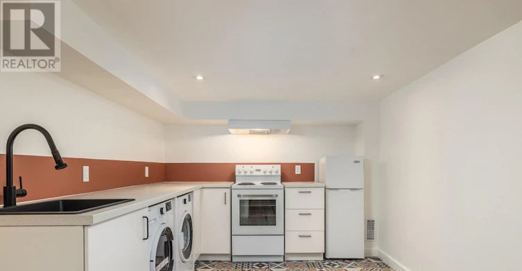 1654 Gerrard Street E, Toronto, ON, M4L 2A8 - 10