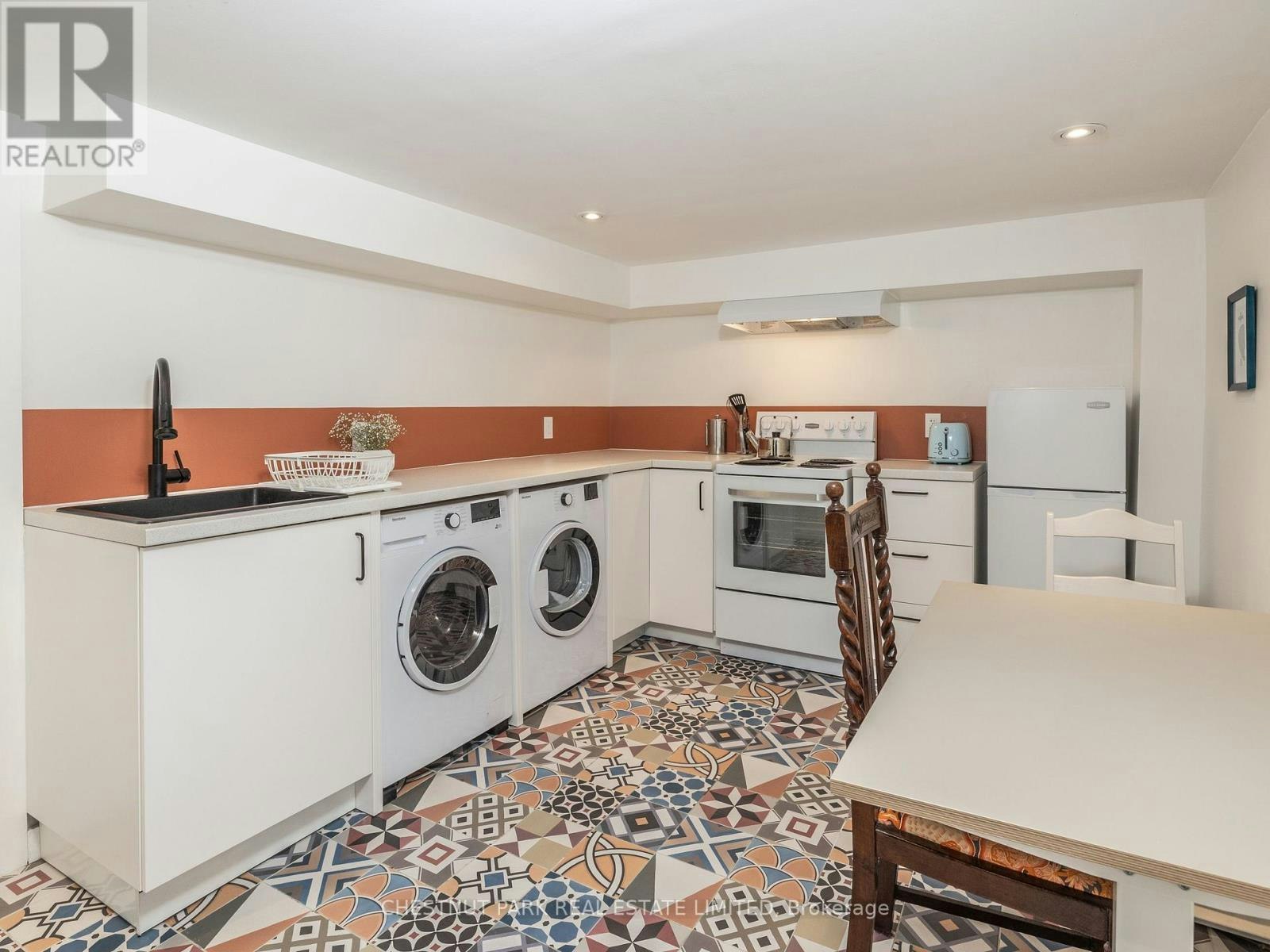 1654 Gerrard Street E, Toronto, ON, M4L 2A8 - 8