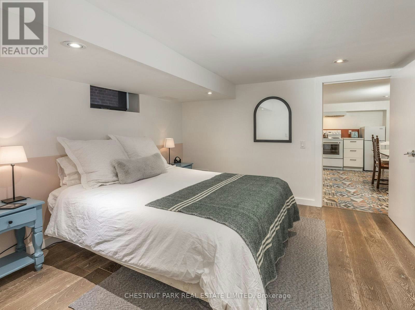 1654 Gerrard Street E, Toronto, ON, M4L 2A8