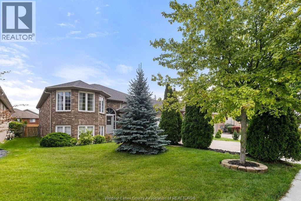 964 Greenpark, Windsor, ON, N8P 1J1