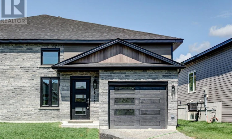 1511 Montrose