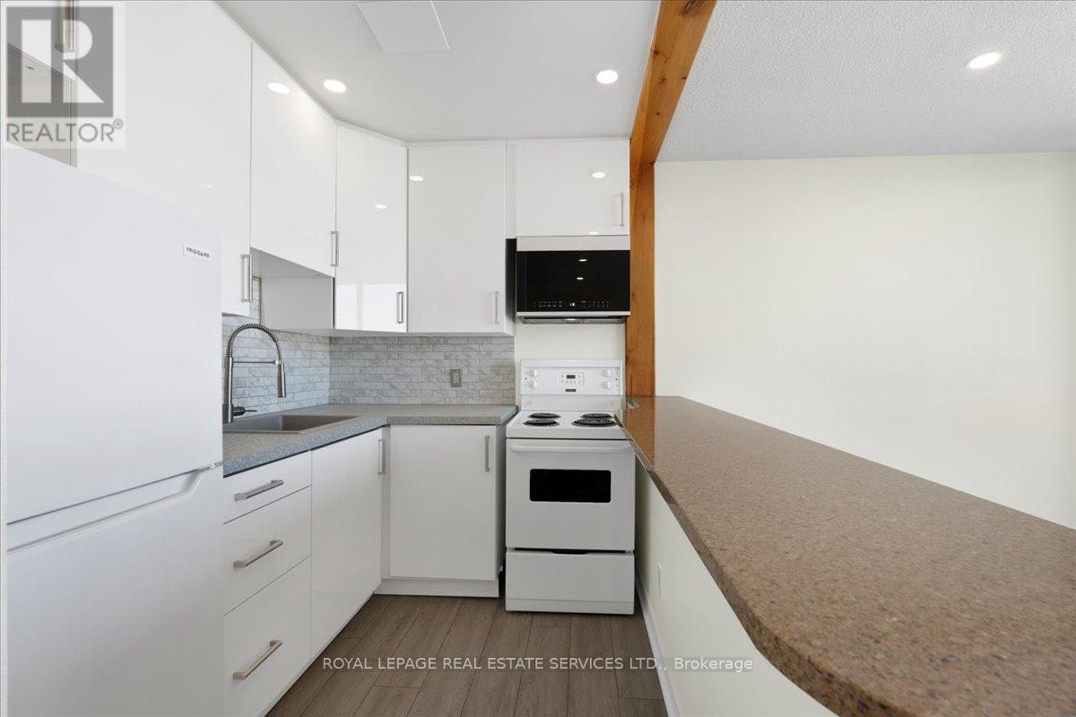 1214-914 Yonge Street, Toronto, ON, M4W 3C8 - 9