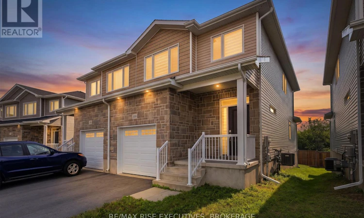 1233 Max Crescent