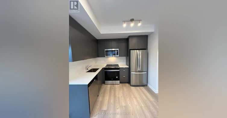 27-14 Lytham Green Circle, Newmarket, ON, L3Y 0H3 - 6