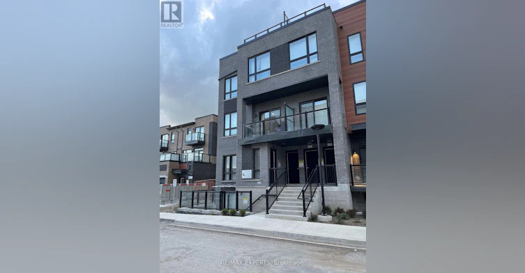 27-14 Lytham Green Circle, Newmarket, ON, L3Y 0H3