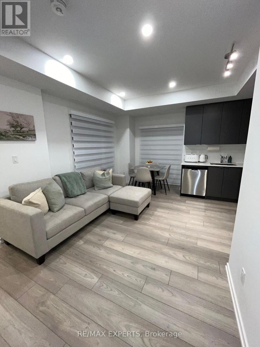 27-14 Lytham Green Circle, Newmarket, ON, L3Y 0H3 - 12