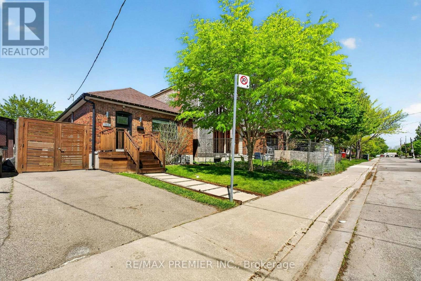 154 Fifth Street, Toronto, ON, M8V 2C7