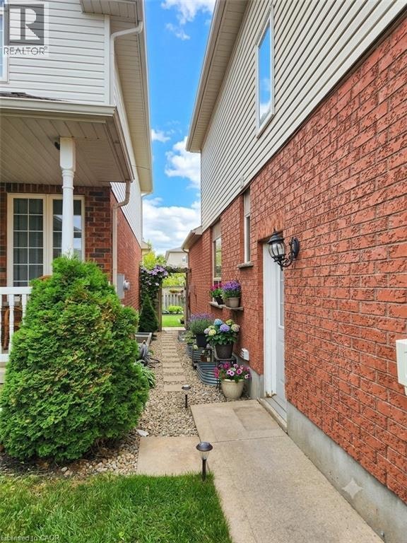 B-25 Gosling Gardens, Guelph, ON, N1G 5J8 - 2