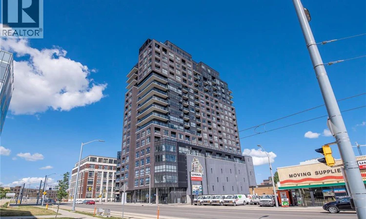 1807-1 Victoria Street S