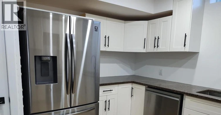 LOWER-631 Holburn Street, Windsor, ON, N9E 0B3 - 2