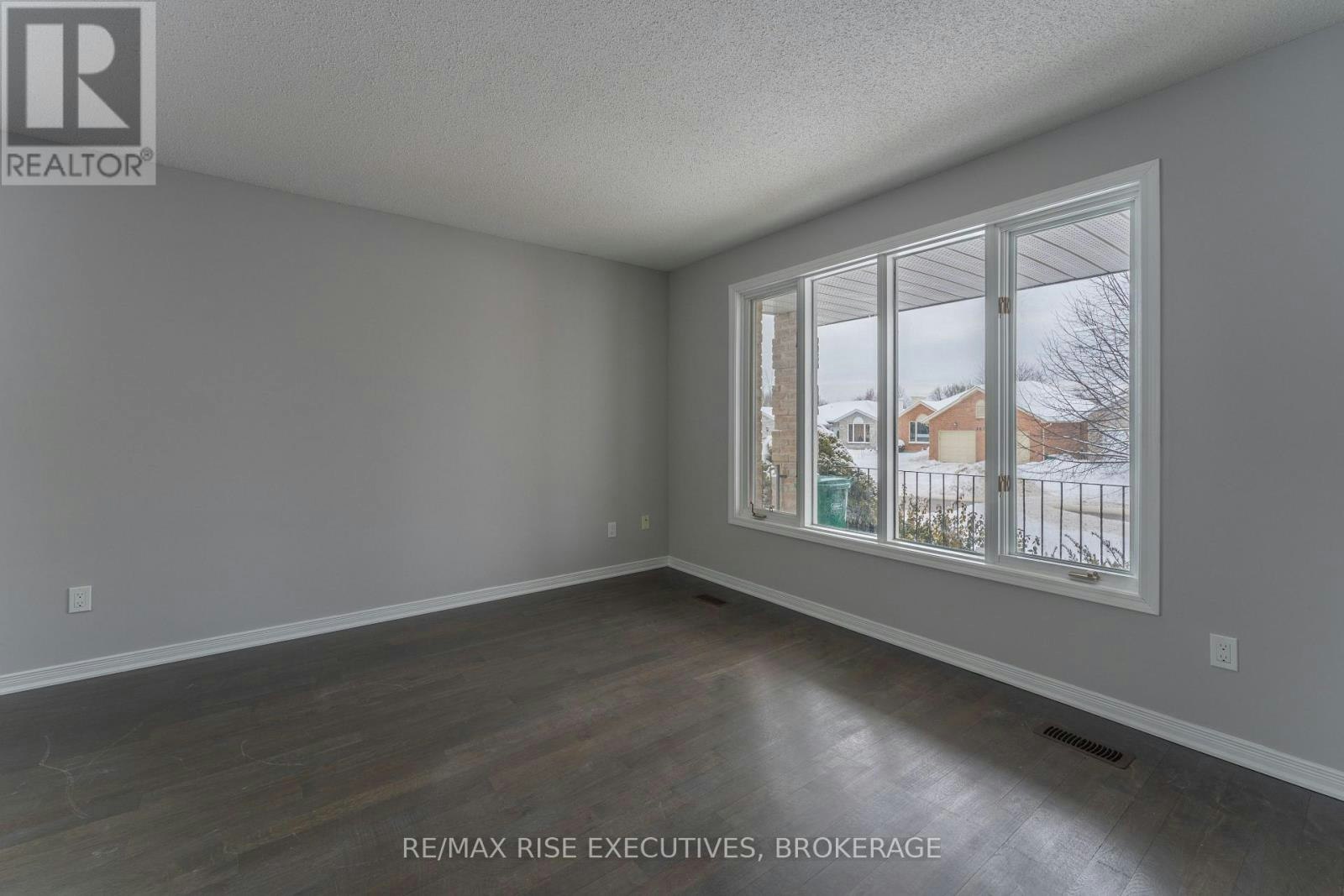 1-312 Waterloo Drive, Kingston, ON, K7M 8P3 - 3