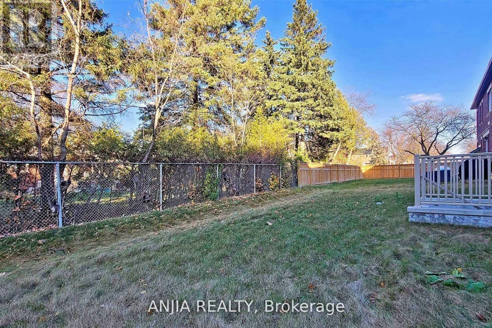 6 Daniel Cozens Court, Toronto, ON, M2R 0A7 - 28