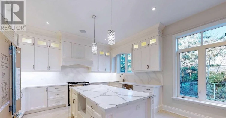 6 Daniel Cozens Court, Toronto, ON, M2R 0A7 - 6