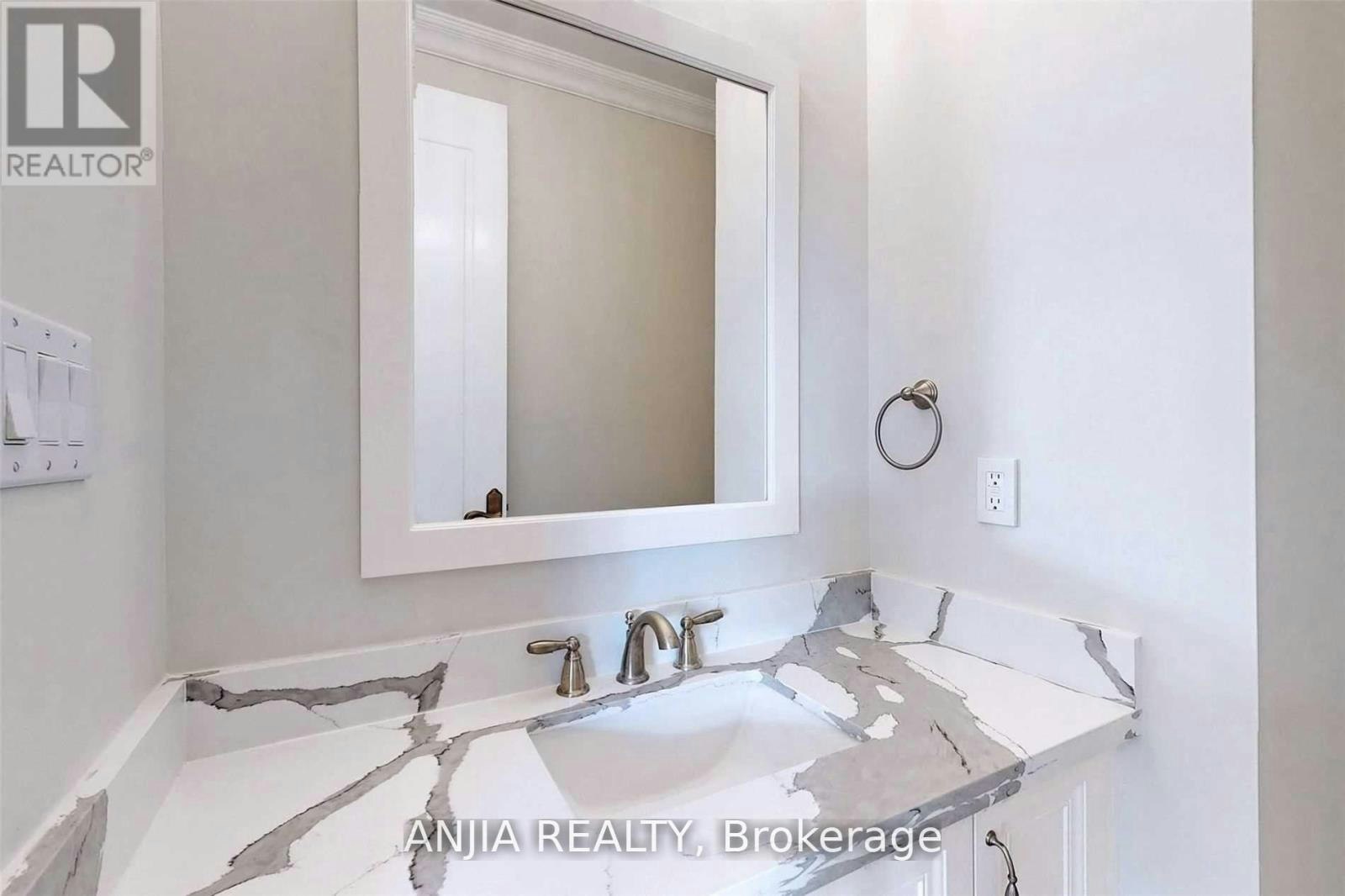 6 Daniel Cozens Court, Toronto, ON, M2R 0A7 - 24