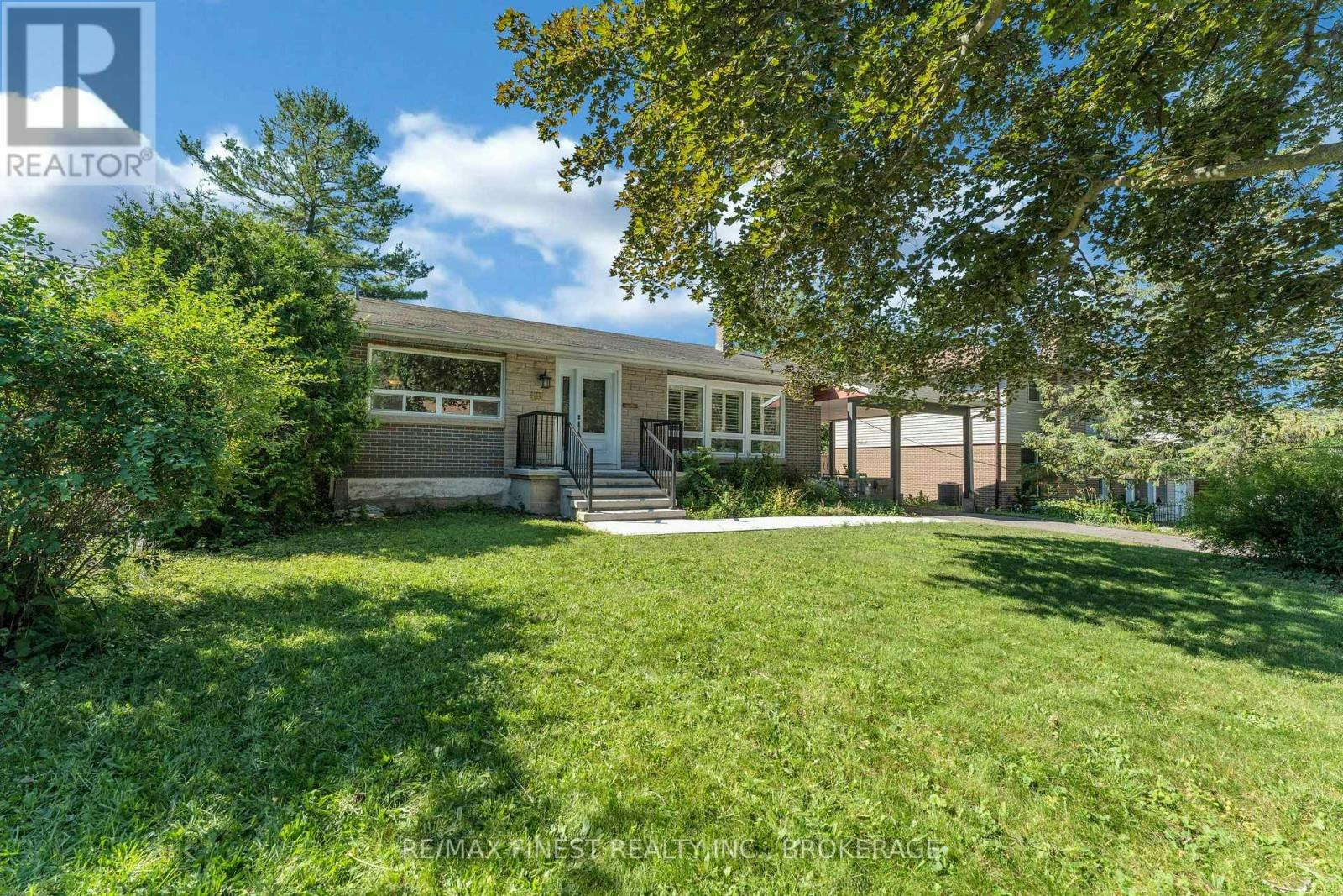 60 Sherwood Drive, Kingston, ON, K7M 2E3