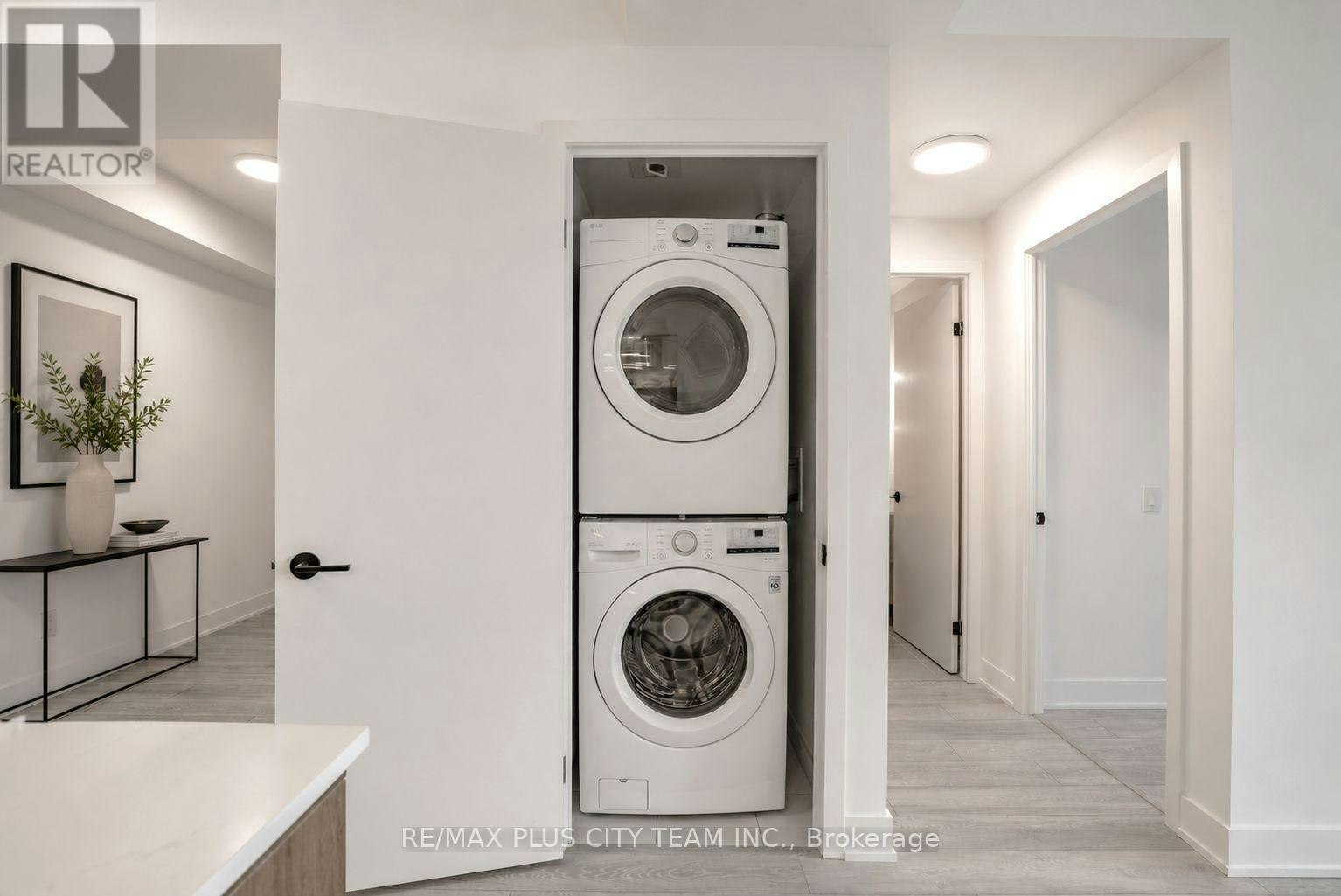 303-1285 Queen Street E, Toronto, ON, M4L 0B6 - 12