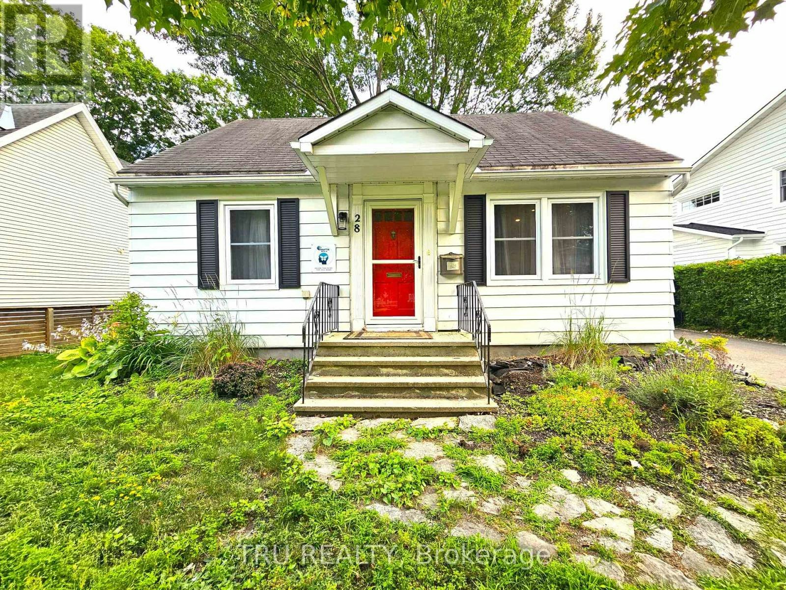 28 Arundel Avenue, Ottawa, ON, K1K 0B6