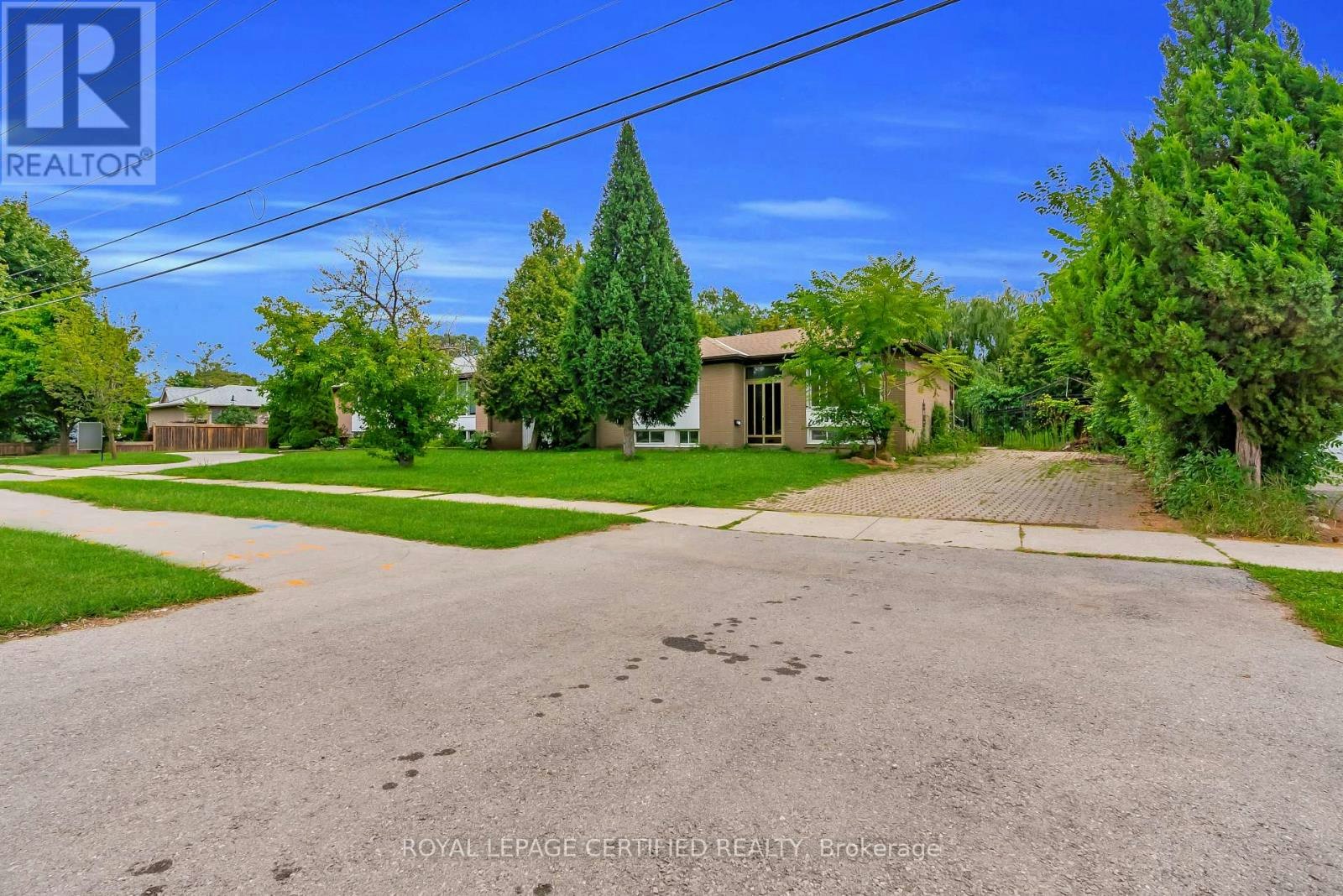 1398 Rebecca Street, Oakville, ON, L6L 1Z5 - 4