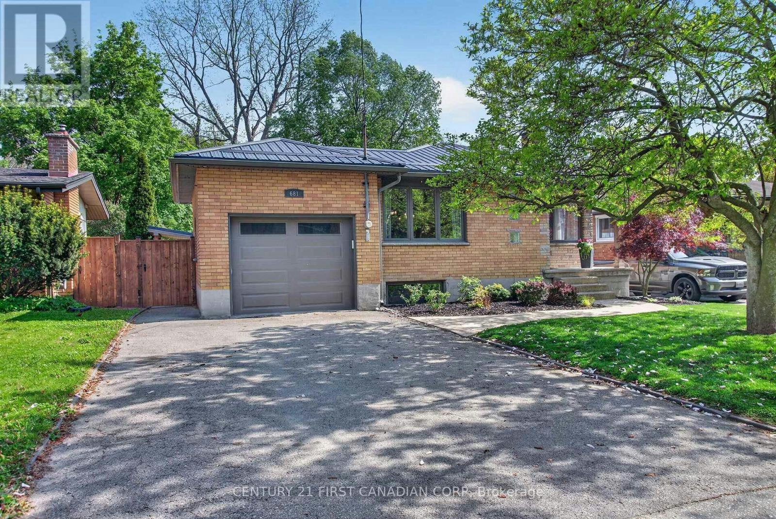 681 Brant Street, London, ON, N5Y 3M9